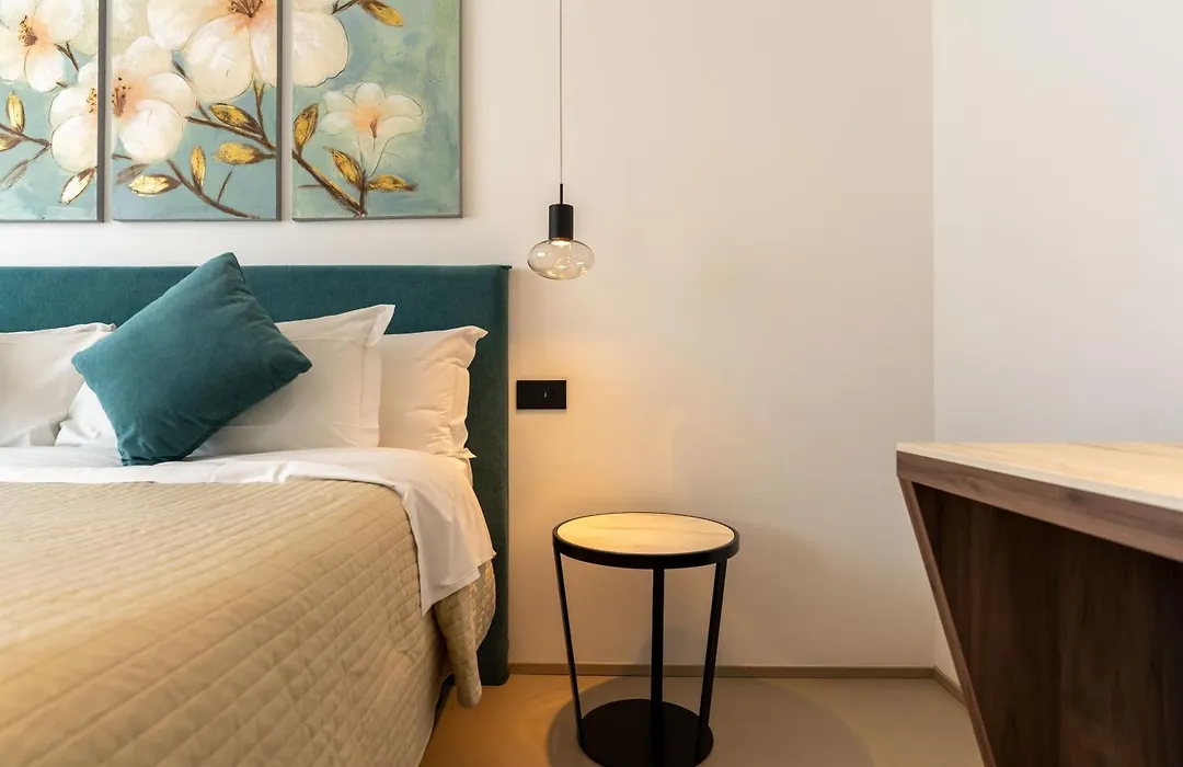 B&B Le Suites di Costanza-1